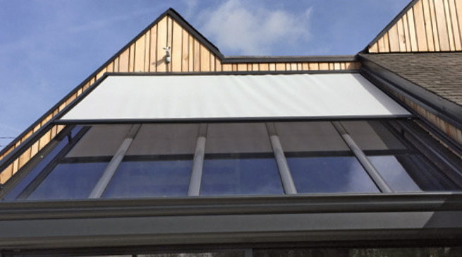 La toiture : chevrons, panneaux, vitrage et store